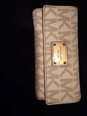 Michael Kors Cream Logo Plate Continental Wallet